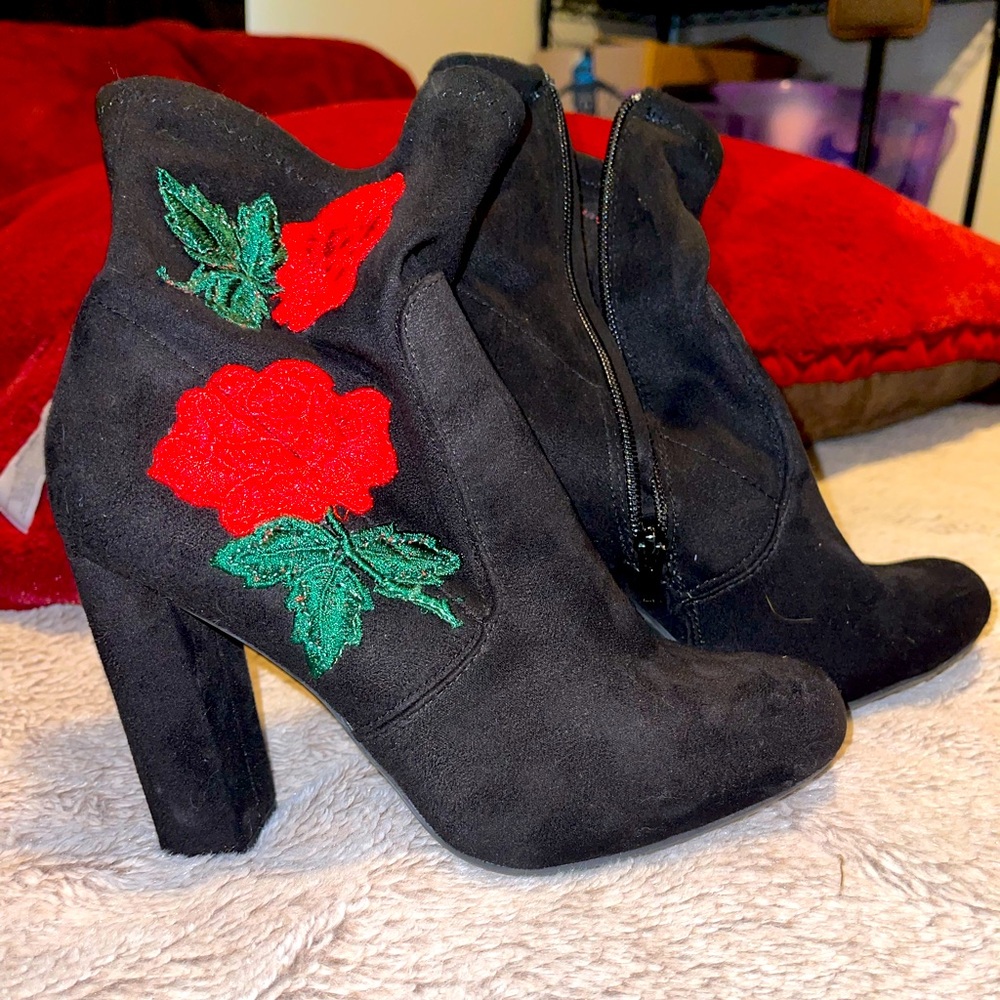 Black heeled boots
